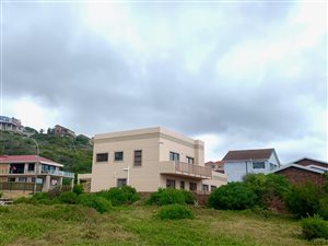 3 Bed House in Dana Bay