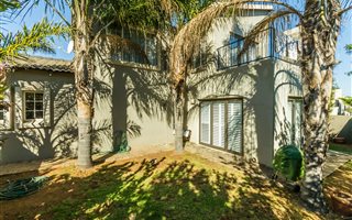 3 Bedroom Townhouse in Eagle Canyon Golf Estate