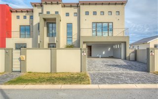 3 Bedroom House in Fairview