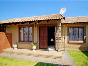 2 Bed Townhouse in Krugersdorp Central