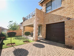 4 Bed Townhouse in Honeydew Manor