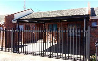 2 Bedroom House in Laurie Dashwood Park