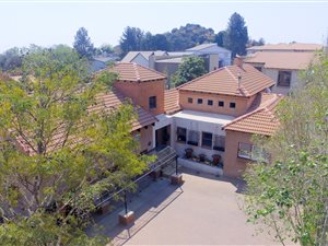5 Bed House in Olympus AH