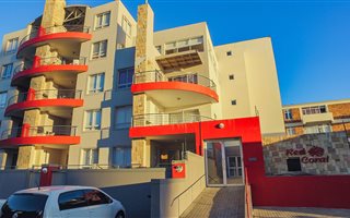 3 Bedroom Apartment in Strand South