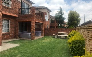 3 Bedroom Townhouse in Ruimsig