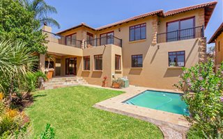 3 Bedroom Duplex in Paulshof