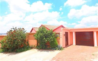 2 Bedroom House in Grobler Park