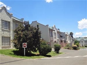 3 Bed Apartment in Helderkruin