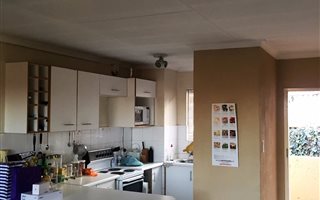 2 Bedroom Simplex in Newlands