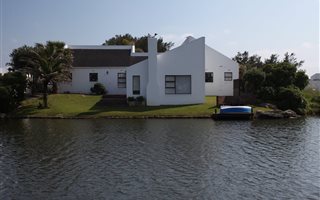 4 Bedroom House in Marina Da Gama