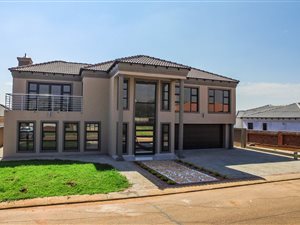 5 Bed House in The Orchards