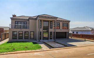 5 Bedroom House in The Orchards