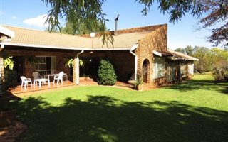2 ha Farm in Hartzenbergfontein