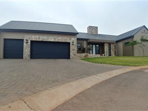3 Bed House in Midstream Ridge Estate