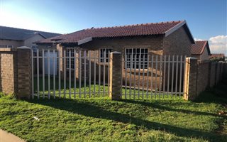 3 Bedroom House in Tasbet Park