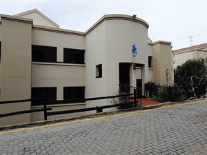 2 Bed Apartment in Constantia Kloof