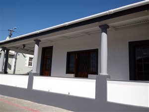 2 Bed House in Mossel Bay Central