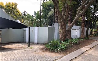 300 m² Commercial space in Parkmore