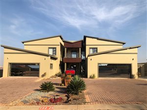 5 Bed House in Aqua Vista