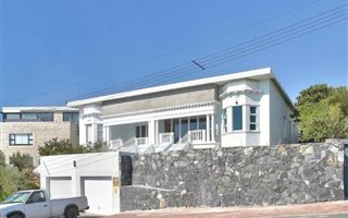 3 Bedroom House in Camps Bay