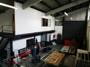 300 m² Commercial space in Jacobs