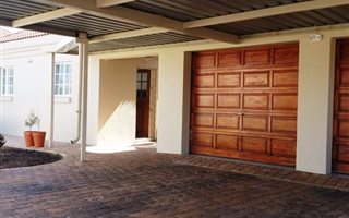 6 Bedroom House in Wierda Glen