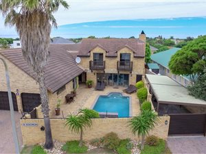 5 Bed House in Summerstrand