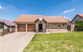 3 Bedroom House in Louwlardia
