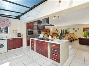 4 Bed House in Hurlingham Manor
