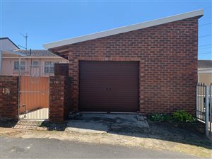 4 Bed House in Eastbury