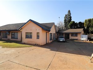 6 Bed House in Edelweiss