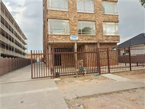 1.5 Bed Apartment in Pretoria West