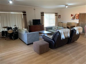 3 Bed House in Chrismar