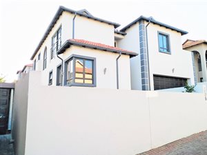5 Bed House in Kyalami Glen