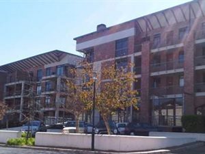 2 Bed Apartment in Onder Papegaaiberg