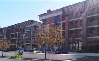 2 Bedroom Apartment in Onder Papegaaiberg