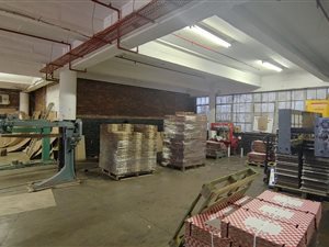 2500 m² Industrial space in Amalgam