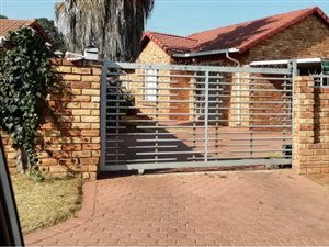 2 Bed House in Grobler Park