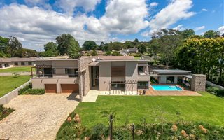 6 Bedroom House in Winston Park