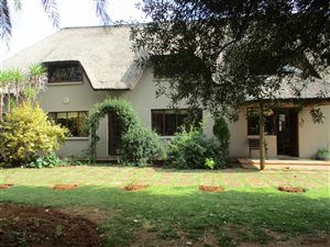 7 Bed House in Vandermerweskroon