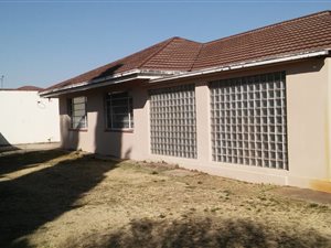 3 Bed House in Three Rivers