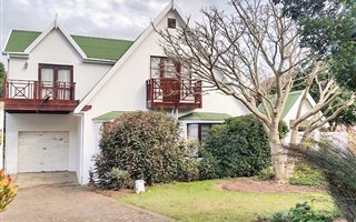 4 Bedroom House in Groenvallei