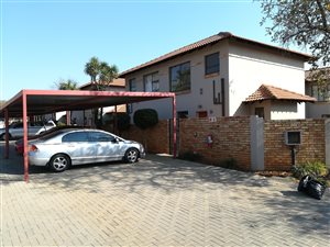2 Bed Duplex in Heuwelsig Estate