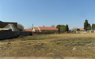 1300 m² Land available in Riamarpark