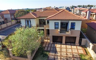 4 Bedroom House in Olympus