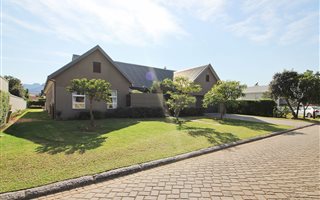 5 Bedroom House in Kingswood Golf Estate