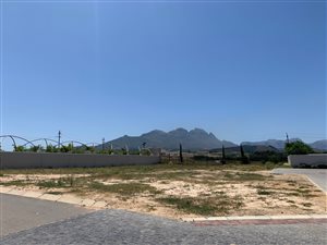 704 m² Land available in Nooitgedacht Village