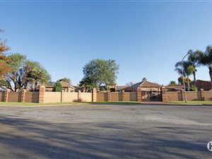 4 Bed House in Edelweiss