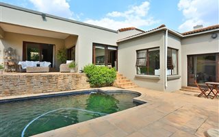 3 Bedroom House in Maroeladal