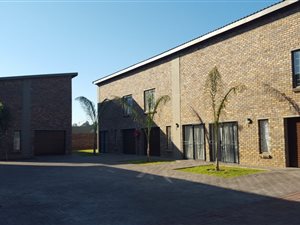 2 Bed Townhouse in Rietfontein